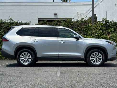 Used 2025 Toyota Grand Highlander FWD image 3
