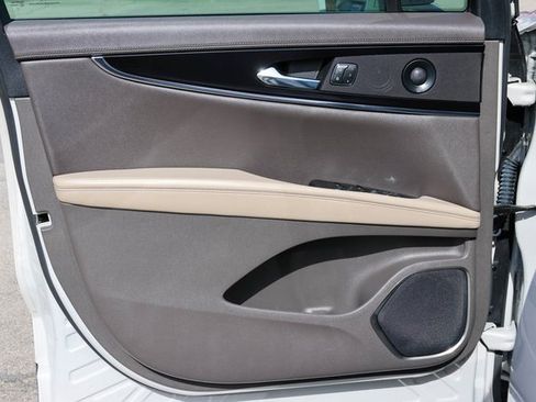 Used 2021 Lincoln Nautilus Reserve image 10