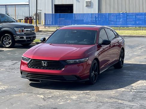 Used 2025 Honda Accord Sport image 3