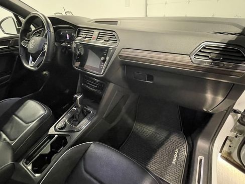 Used 2022 Volkswagen Tiguan SEL R-Line image 28