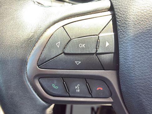 Used 2019 Jeep Cherokee Limited FWD image 36