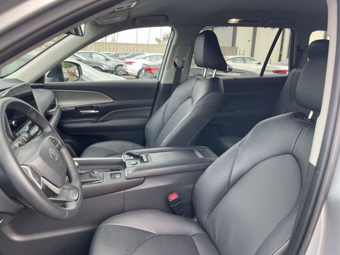 Used 2025 Toyota Grand Highlander FWD image 38