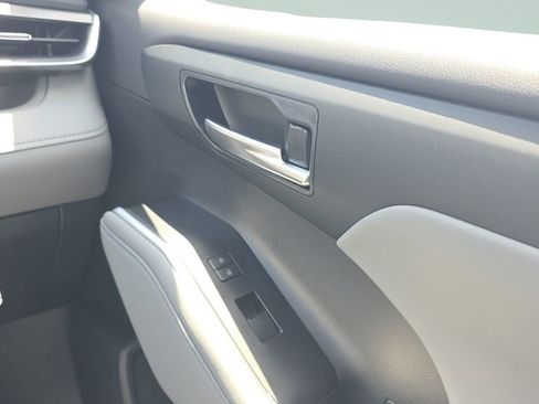 New 2026 Toyota Highlander XLE AWD/4WD image 13