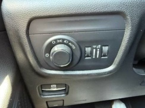 Used 2024 Jeep Grand Cherokee Altitude AWD/4WD image 39