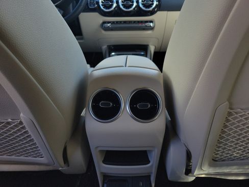 Certified 2025 Mercedes-Benz GLA 250 image 11