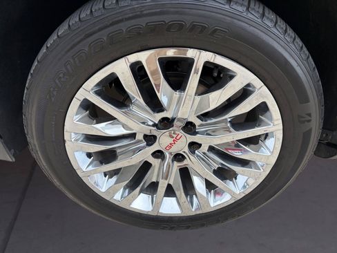 Used 2023 GMC Yukon XL Denali AWD/4WD image 14