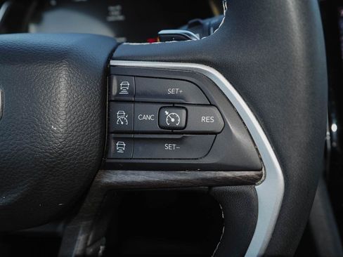 Used 2023 Jeep Grand Cherokee L Limited AWD/4WD image 34