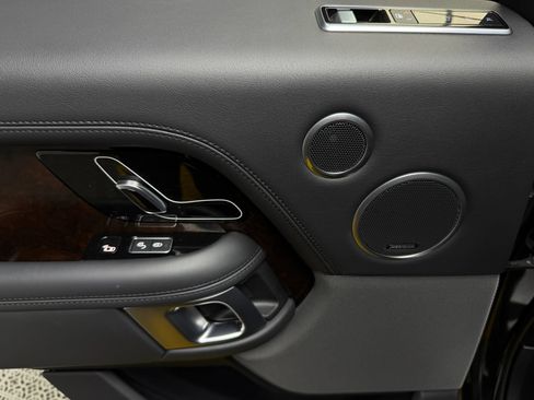 Used 2020 Land Rover Range Rover HSE image 33