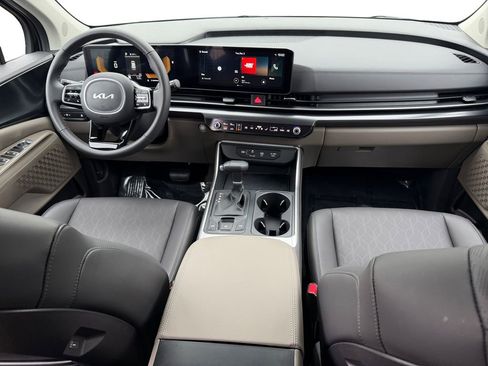 Used 2025 Kia Carnival image 10