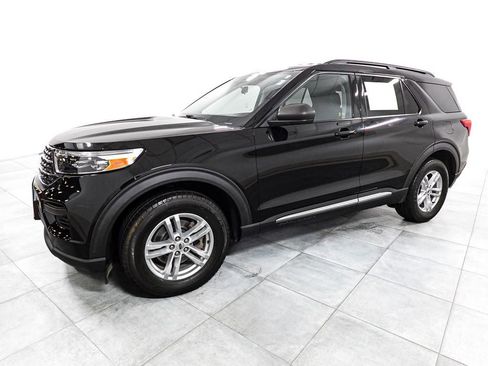 Used 2021 Ford Explorer XLT AWD/4WD image 4