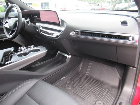 Certified 2025 Cadillac Lyriq Luxury AWD/4WD image 12