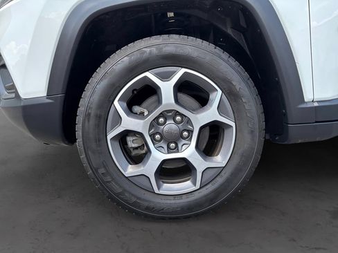 Used 2022 Jeep Compass Trailhawk AWD/4WD image 9