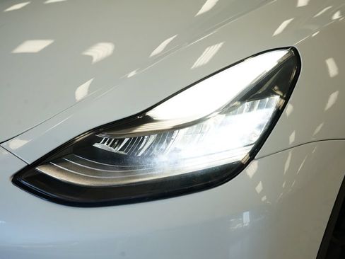 Used 2021 Tesla Model Y Long Range AWD/4WD image 21
