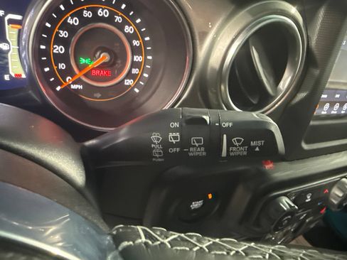 Used 2020 Jeep Wrangler Unlimited Sahara AWD/4WD image 35