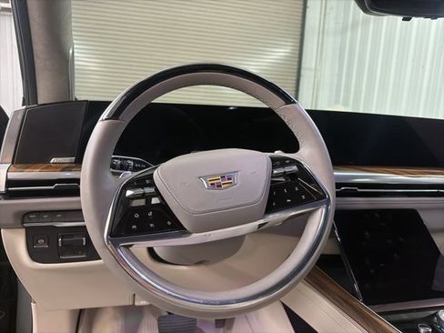 Certified 2025 Cadillac Escalade Premium Luxury Platinum w/ LPO, Radiant Package RWD image 14