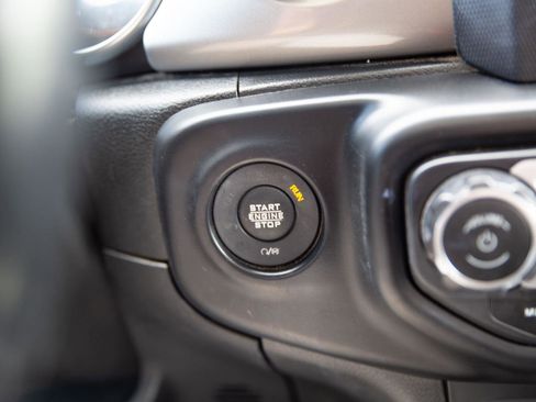 Used 2020 Jeep Wrangler Unlimited Sahara image 14