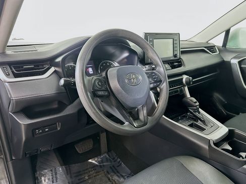 Used 2021 Toyota RAV4 LE image 9