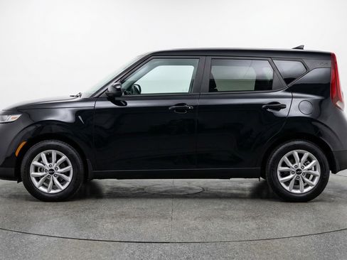 Used 2025 Kia Soul LX w/ LX Technology Package FWD image 5