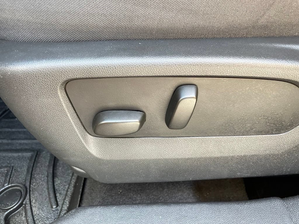 Used 2023 Buick Envision Essence FWD image 11