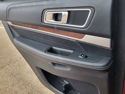 Used 2017 Ford Explorer Platinum image 20