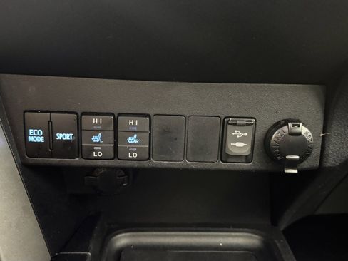 Used 2016 Toyota RAV4 Limited AWD/4WD image 23