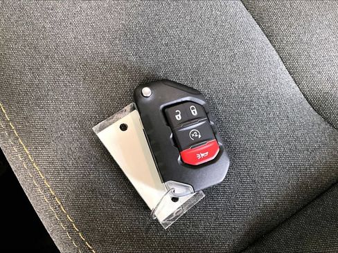 Used 2024 Jeep Wrangler Unlimited Sport AWD/4WD image 10