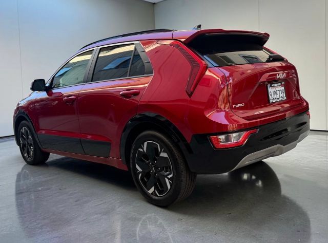 Used 2023 Kia Niro Wind w/ Wind Preserve Package FWD image 4