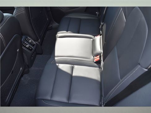 Certified 2026 Volvo XC40 B5 Plus w/ Protection Package Premier image 15