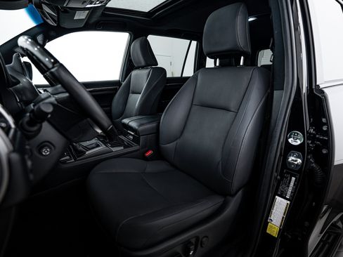 Used 2023 Lexus GX 460 Premium image 12