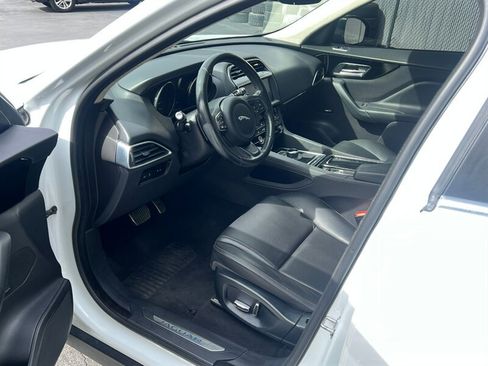 Used 2019 Jaguar F-PACE image 16