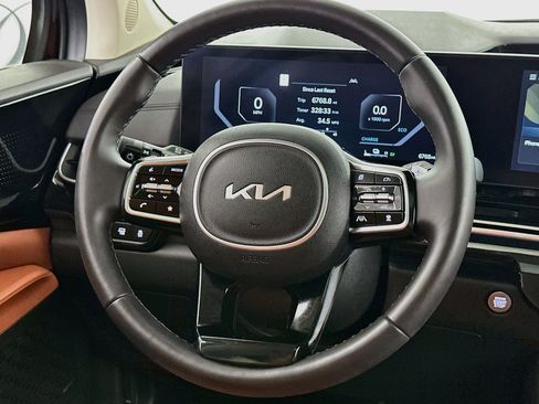 Used 2025 Kia Carnival SX Prestige FWD image 8