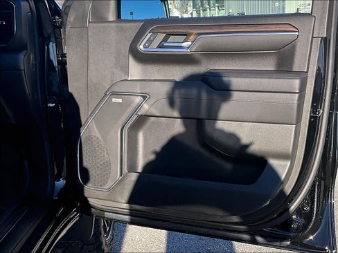 Used 2022 Chevrolet Silverado 1500 LT Trail Boss w/ LT Trail Boss Premium Package image 12