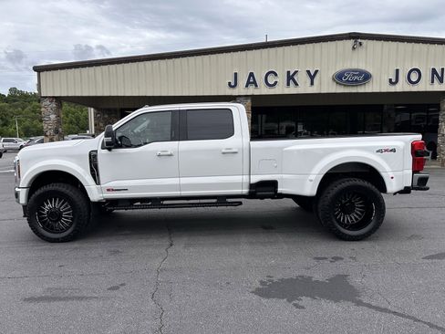 Used 2026 Ford F450 Lariat w/ Lariat Premium Package AWD/4WD image 1