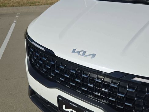 Certified 2025 Kia Carnival SX w/ SX Dark Edition Package image 10