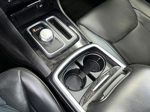 Used 2018 Chrysler 300 Limited image 12