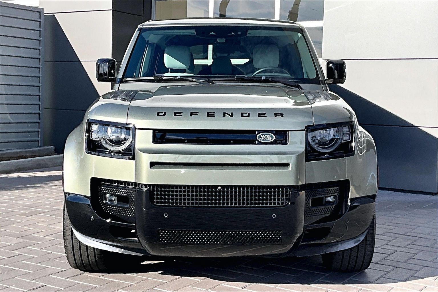 Used 2025 Land Rover Defender 110 X-Dynamic SE AWD/4WD image 2