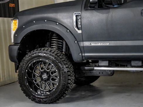 Used 2017 Ford F250 XLT w/ XLT Value Package image 12