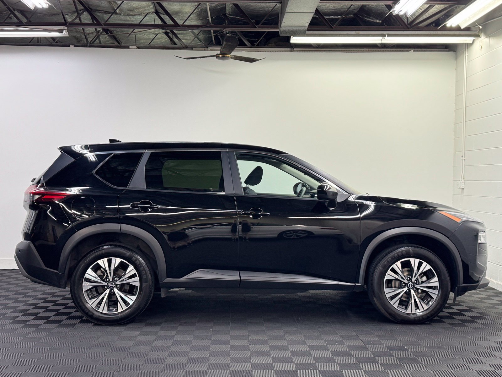 Certified 2023 Nissan Rogue SV AWD/4WD image 5