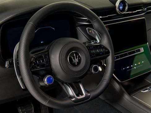 Used 2024 Maserati Grecale GT image 14