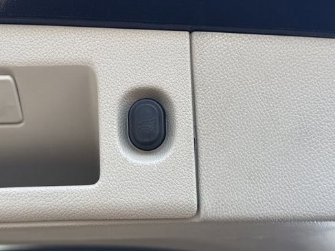 Used 2020 GMC Yukon XL Denali w/ Denali Premium Package image 12