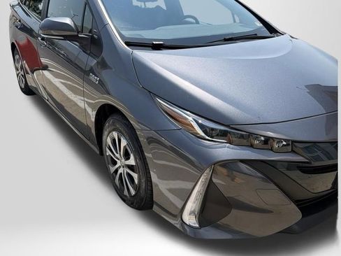 Used 2022 Toyota Prius Prime LE FWD image 2