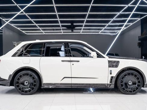 Used 2026 Rolls-Royce Cullinan image 11