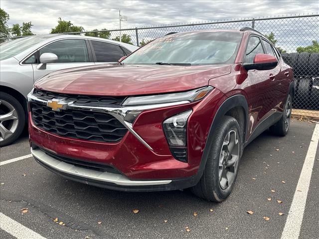Used 2025 Chevrolet Trax LT w/ Driver Confidence Package FWD image 1