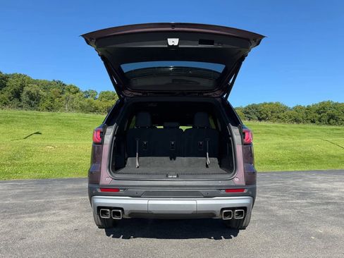 Used 2025 GMC Acadia Elevation image 25