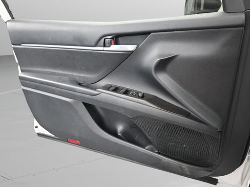 Used 2023 Toyota Camry SE image 33