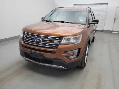 Used 2017 Ford Explorer XLT w/ Equipment Group 202A AWD/4WD image 15