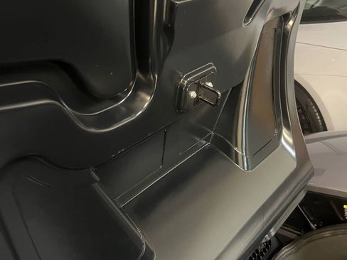 Used 2006 Ford GT RWD image 28