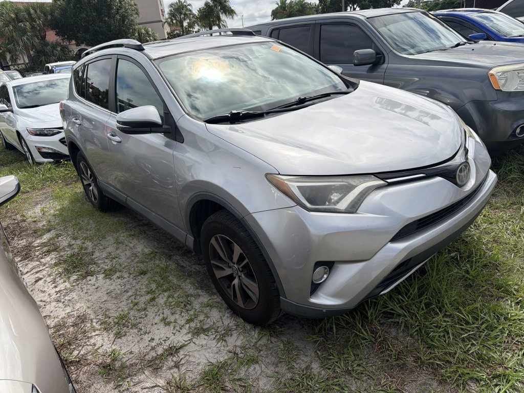 Used 2017 Toyota RAV4 XLE FWD image 1
