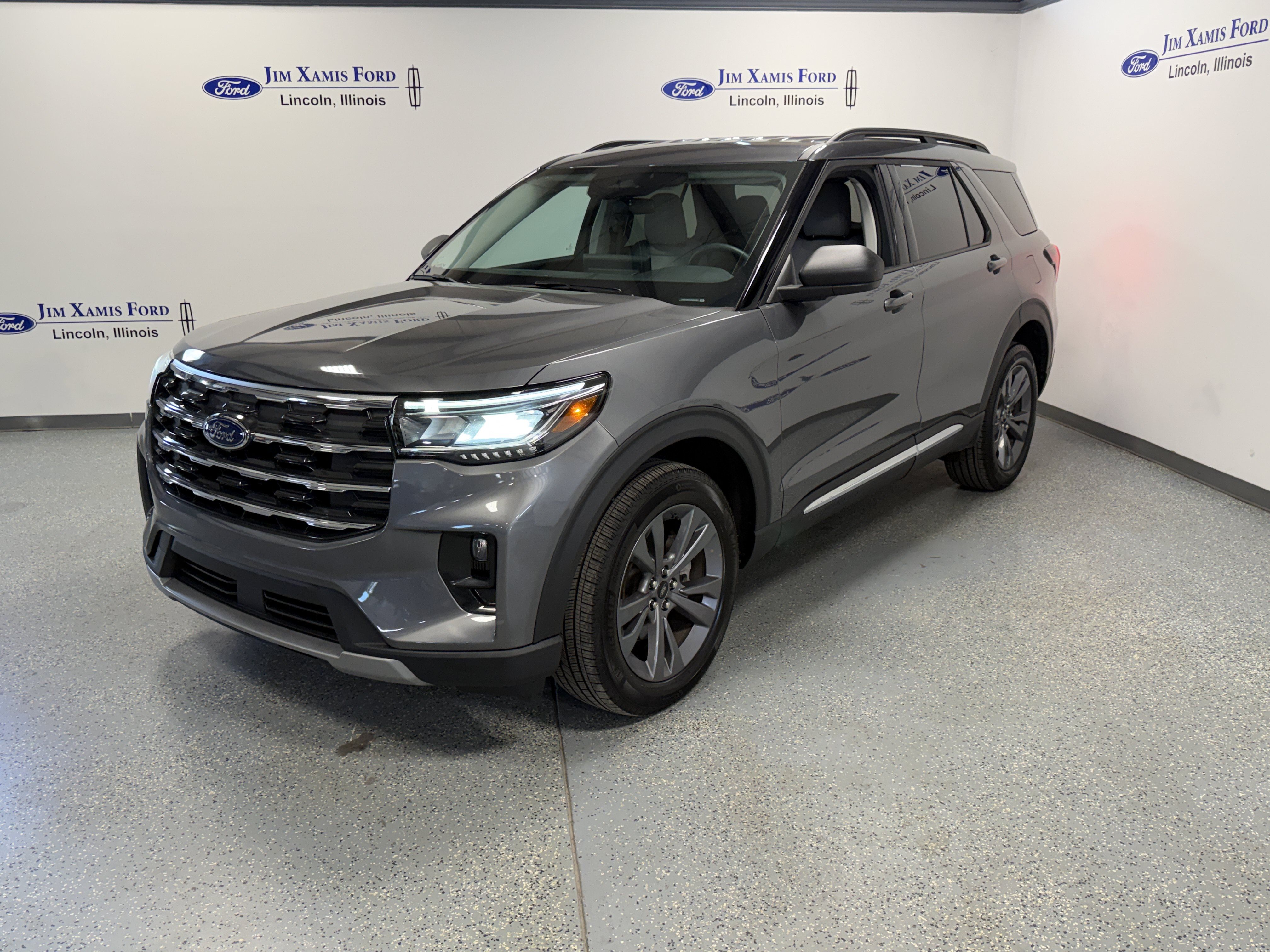 Used 2025 Ford Explorer Active w/ Active Comfort Package AWD/4WD image 3