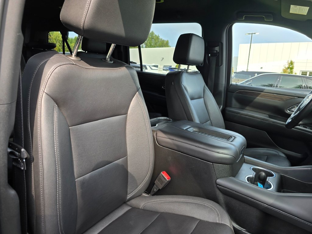 Used 2022 Chevrolet Suburban LT w/ Luxury Package AWD/4WD image 11